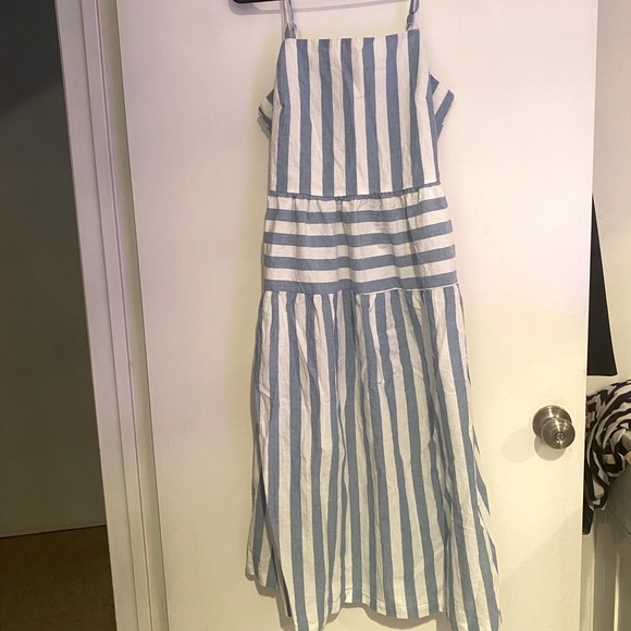Universal Thread Dresses & Skirts - 💕NWT & HALF OFF! 💕Universal Thread Tiered Tank Dress (S)